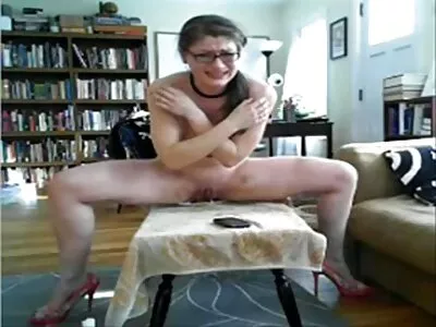 Madrasta atrevida chupando e fodendo vídeo pornô com a mãe o pau do Tyler no POV