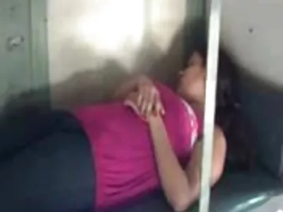 Insaciável Madison Mia fica com um grande vídeo pornô filho comendo a mãe pau na buceta e goza na cara