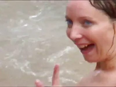 MJ Fresh chupa pau vídeo pornô com a mãe grande e é fodido na sala