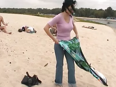 Esposa dá vídeo pornô da mãe uma carona ao policial