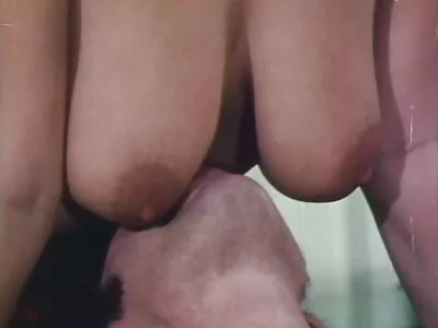 Alexis Brill tem sua buceta raspada lambida e vídeo de pornô mãe fodida profundamente