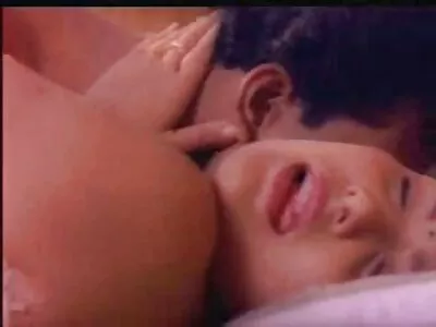 Dona de casa loira sexy video porno de mae dando pro filho apanhada pela vizinha pervertida