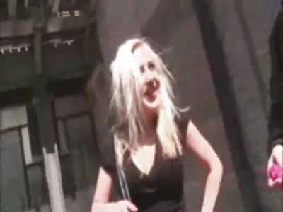 MILF desagradável com aldravas enormes é devidamente fodida e facializada comendo a mae porno