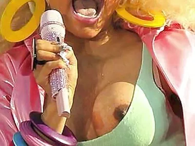 Busty Richelle seduz e fode video pono mae e filho a enteada nerd