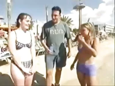 Loiras sensuais lambendo bocetas e vídeo pornô com a mãe tetas raspadas