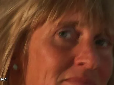 Sophie Dee devolve um favor a video porno com mamae uma amiga