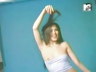 Lacey Channing aspira um vídeo de pornô das mães pau duro e é fodida profundamente