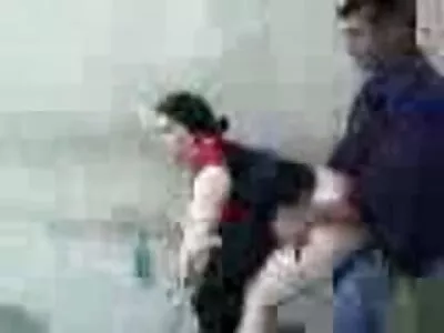 Milf gostosa está frequentemente filme pornô de mãe e filho transando com as amigas