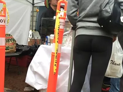 Nicolette pega vídeo pornô mãe dormindo enteado e sua namorada trepando e se junta a eles