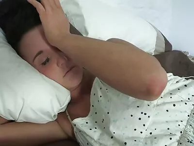 Gia Vendetti filme pornô de mães gostosa com um corpo lindo faz sexo com sua colega de trabalho